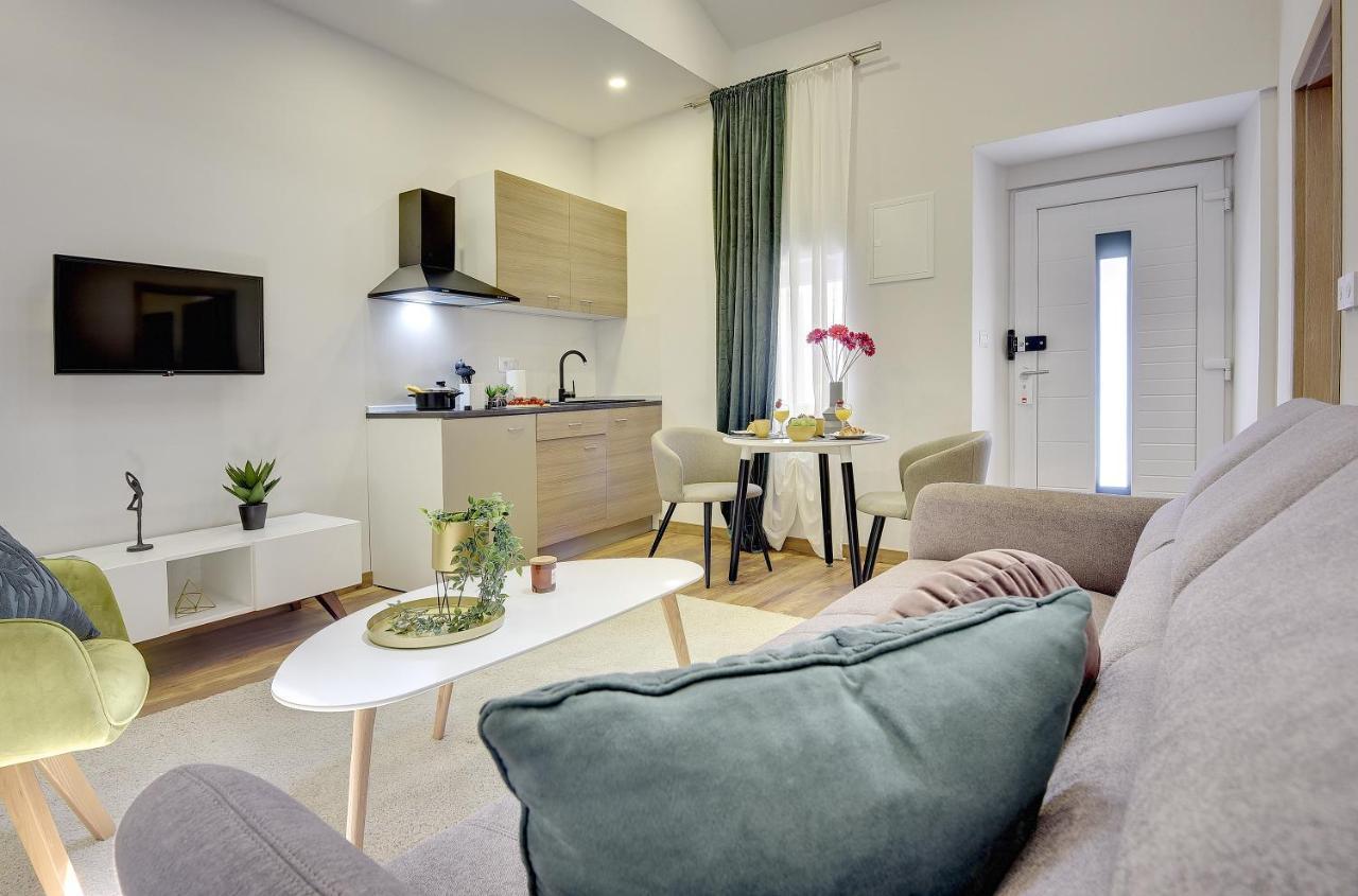 D&A Central Luxury Apartments With Free Parking Pula Ngoại thất bức ảnh