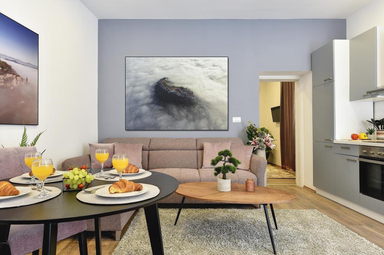 D&A Central Luxury Apartments With Free Parking Pula Ngoại thất bức ảnh