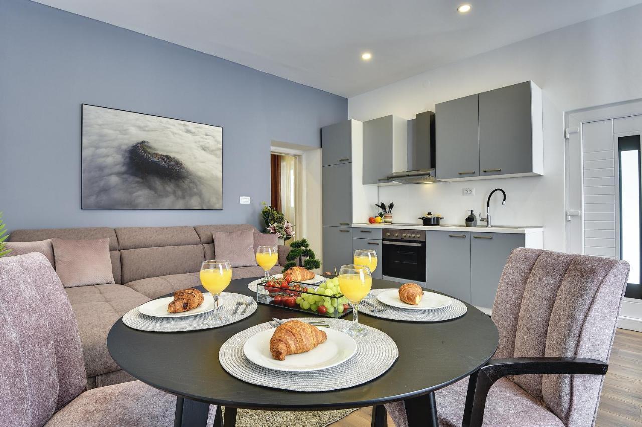 D&A Central Luxury Apartments With Free Parking Pula Ngoại thất bức ảnh