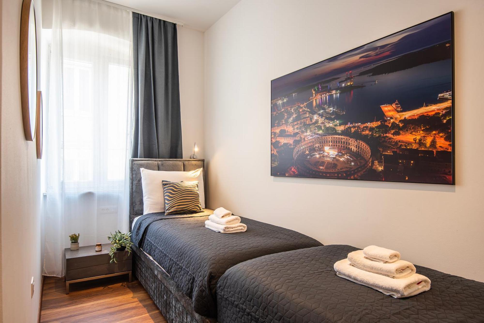D&A Central Luxury Apartments With Free Parking Pula Ngoại thất bức ảnh
