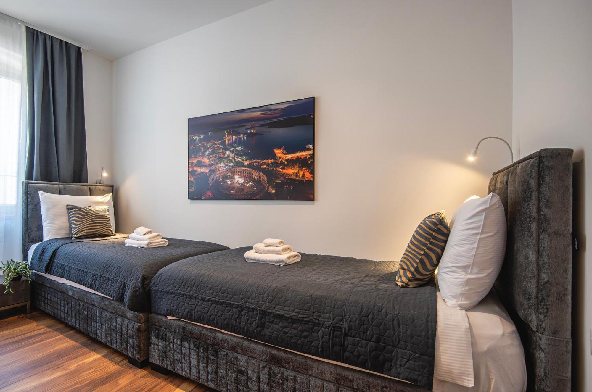 D&A Central Luxury Apartments With Free Parking Pula Ngoại thất bức ảnh